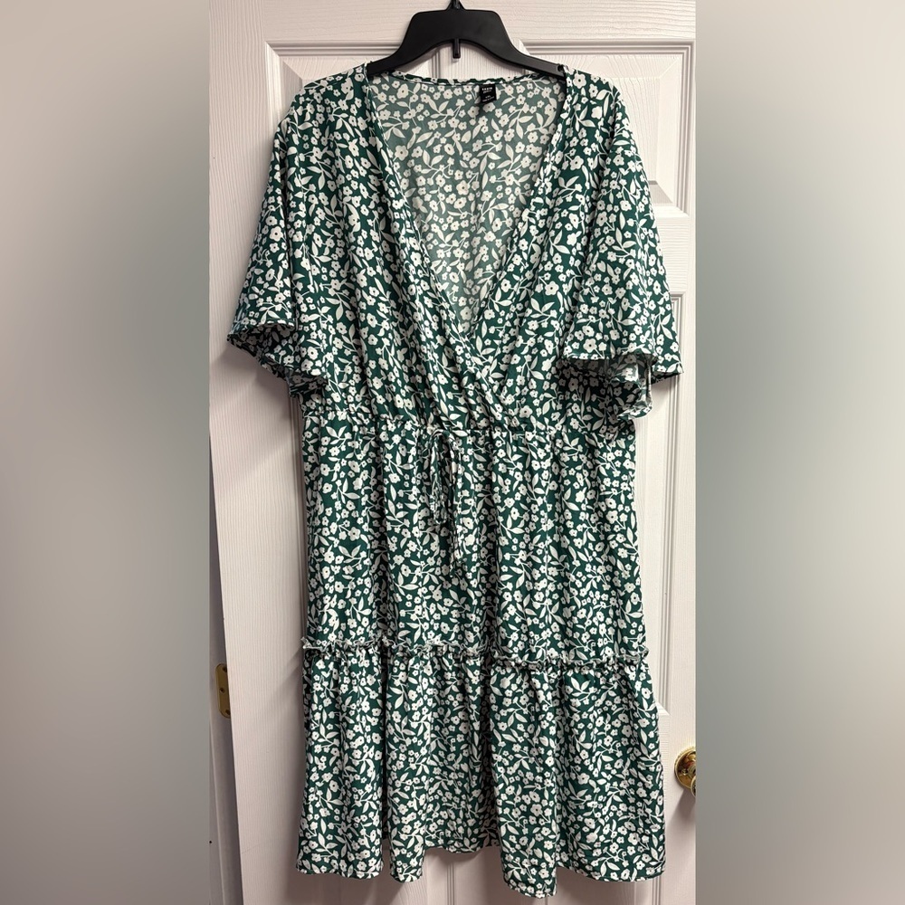 SHEIN Floral Ruffle/Tiered Midi Dress Size 4XL